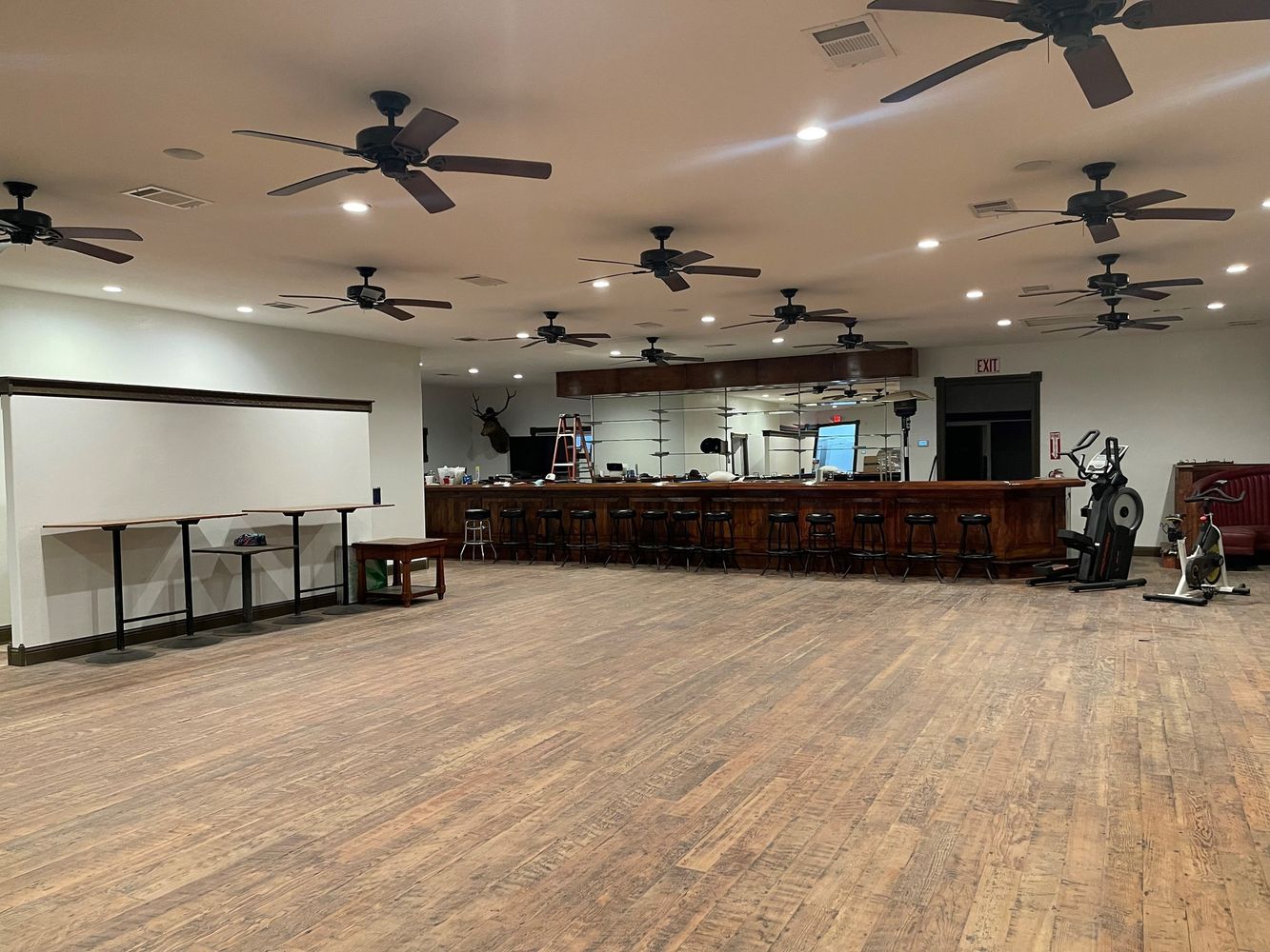 Turn Key Bar & Apartment in Riverdale, CA: 5020 19 1/2 Ave, Riverdale, CA 93656